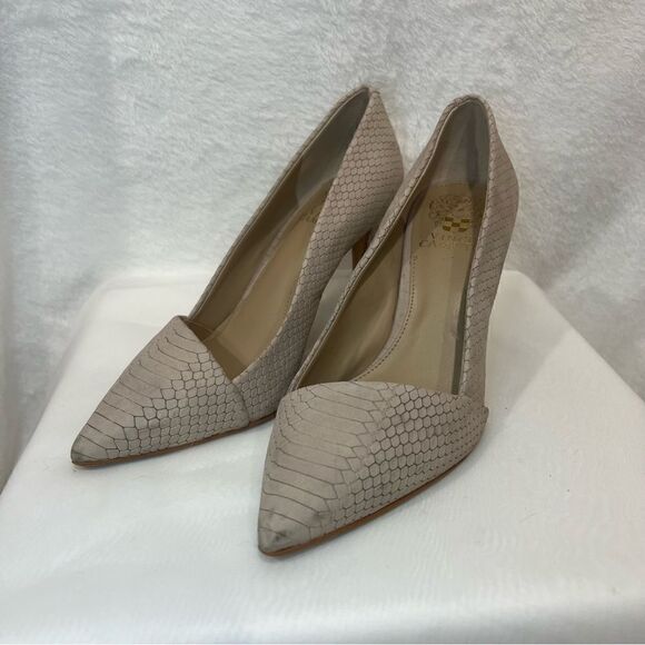 Vince Camuto VP Perri Pumps - Picture 16 of 16